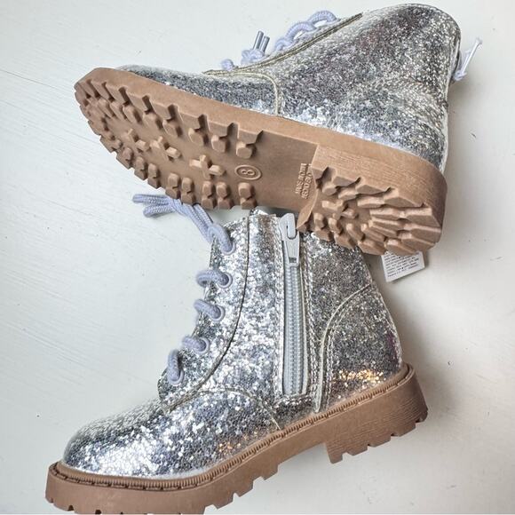 Old Navy Toddler Girl's Combat Boot Silver Glitter Low Heel Ankle Boots Sz 8 NWT - Picture 7 of 9